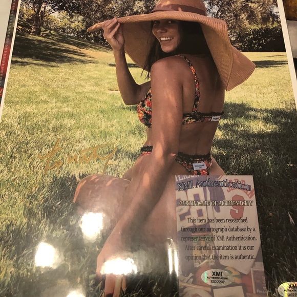 Kourtney Kardashians signed with COA - Picture 2 of 3